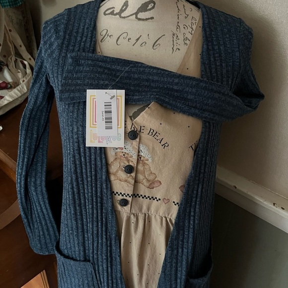 Lularoe Sarah Cardigan
Lularoe Light Blue Ribbed Heather Blue,ribbed. - Picture 4 of 5